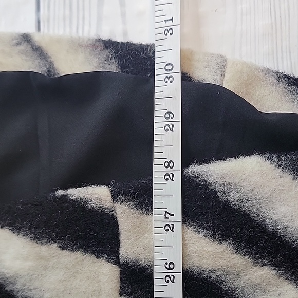 Chico's Zebra Print Open Front Vest Womens Size M ( Chicos Size 1) - Picture 9 of 10